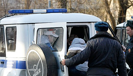 ВОЙНА С ИСЛАМОМ. Кафиры приговорили за молитву к 300 часам рабства мусульманина